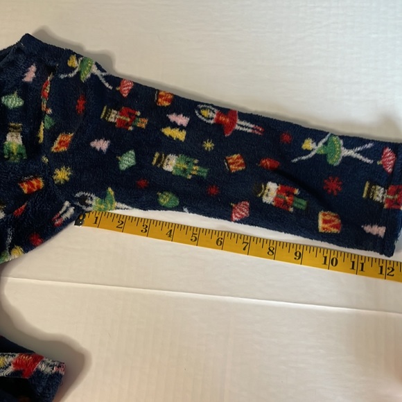 Soft & Cozy Nutcracker 2 piece lounge/ pajama set child size 8-10 - Picture 13 of 17